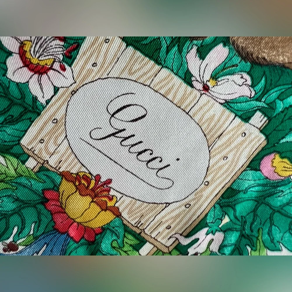 Gucci Safari Jungle Silk Scarf with - Giraffe. Leopard, Zebra, Lion, Panther - Picture 13 of 16